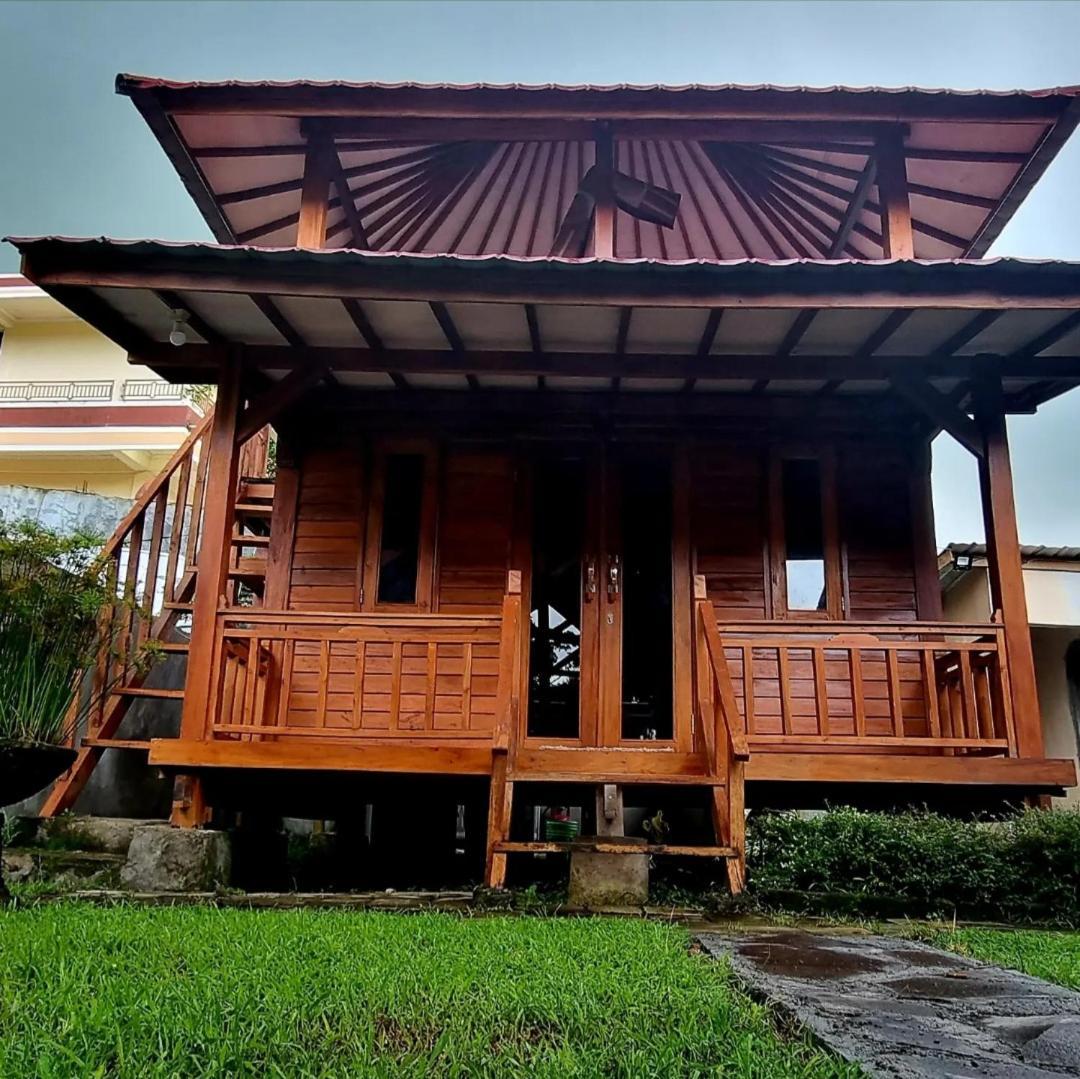 Mayeka Transit Hostel Bandara Internasional Lombok Praya Exterior foto