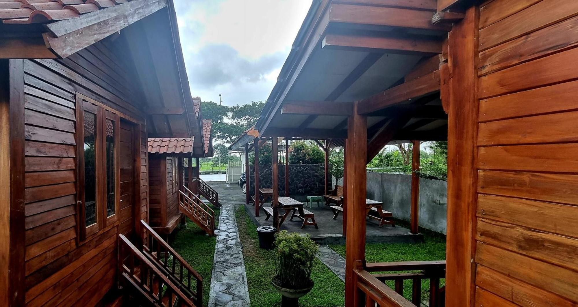 Mayeka Transit Hostel Bandara Internasional Lombok Praya Exterior foto